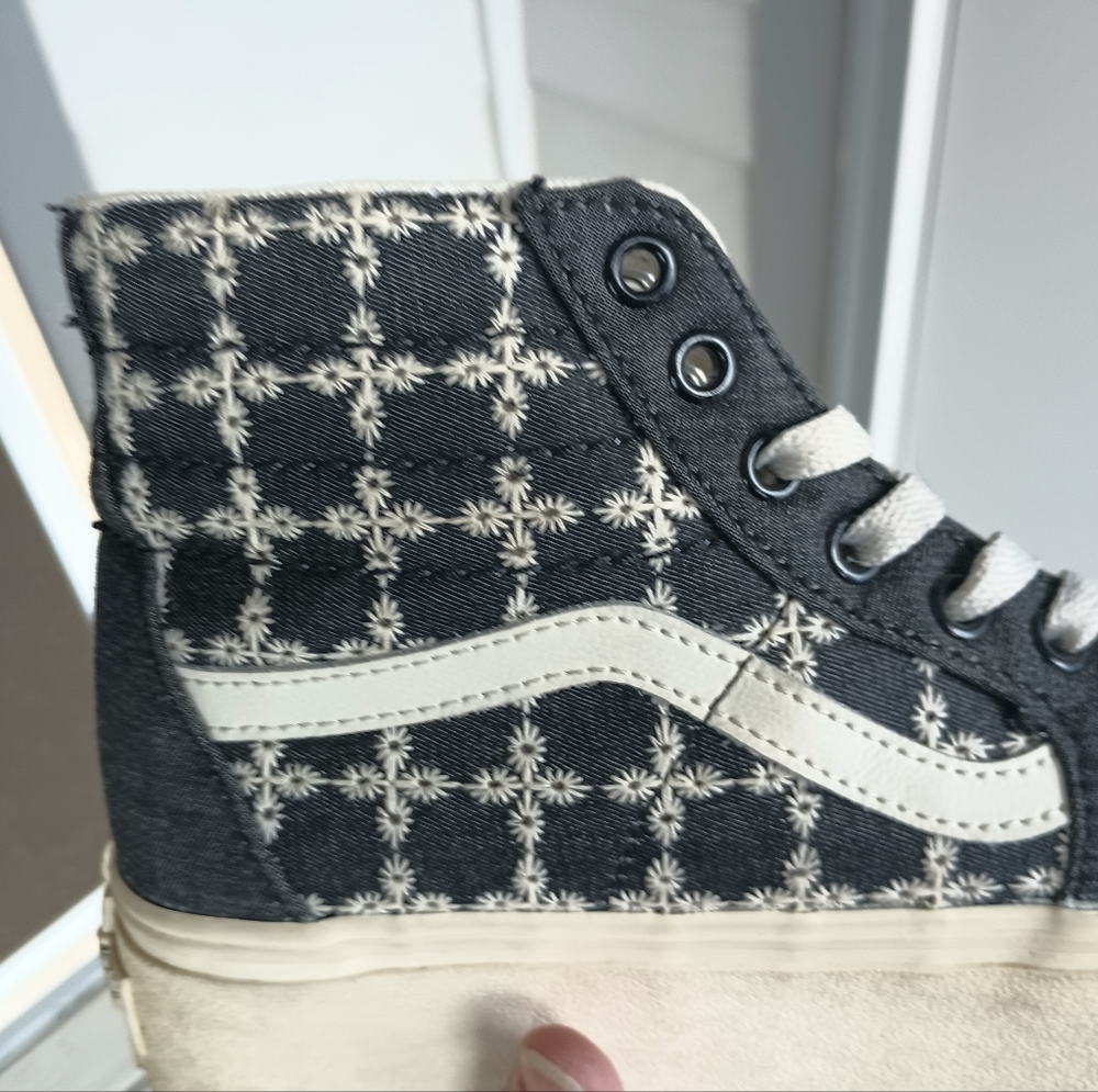 Vans - Picture 4 of 8
